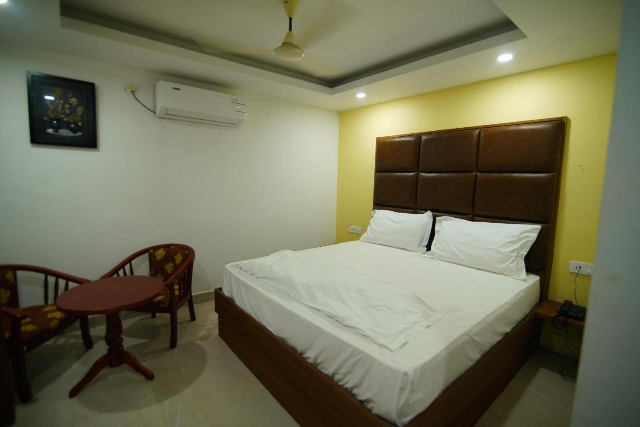 Siriki Resorts Srungavarapukota Bagian luar foto