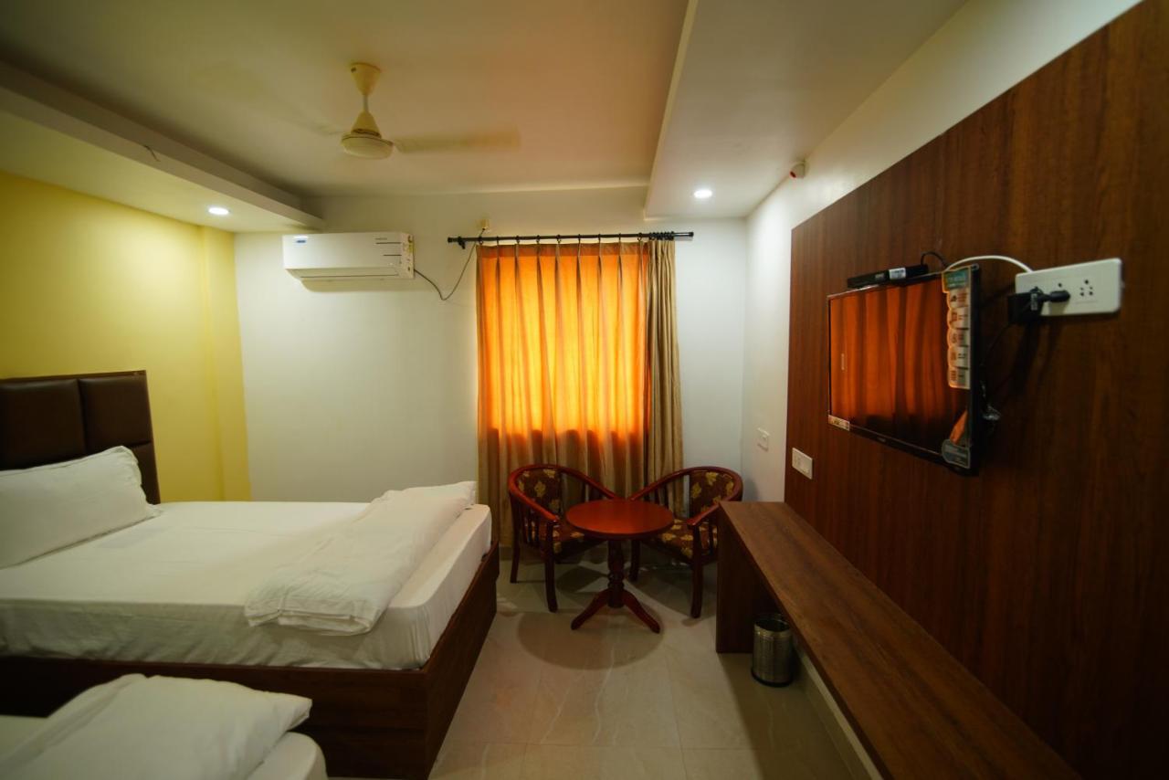 Siriki Resorts Srungavarapukota Bagian luar foto