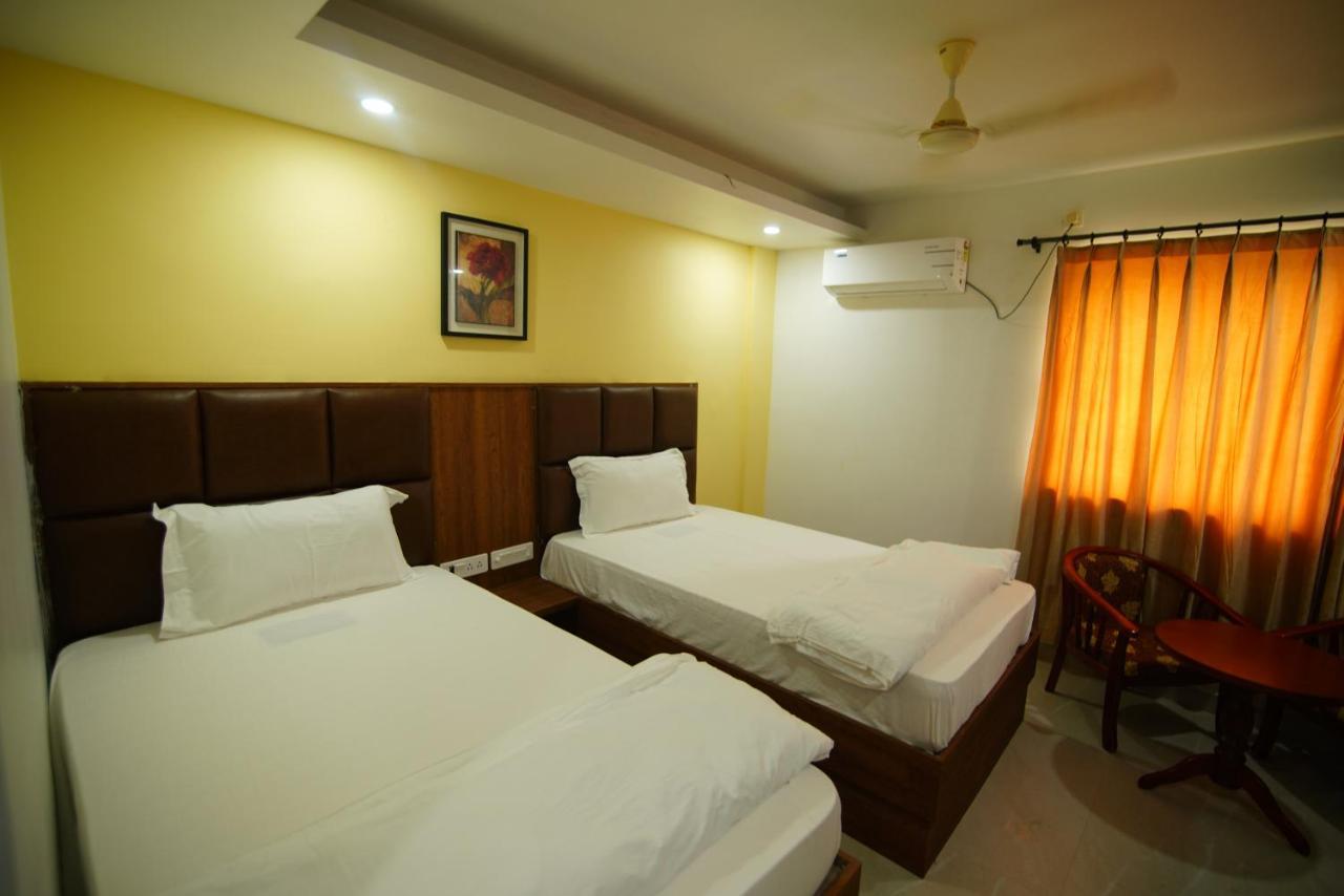 Siriki Resorts Srungavarapukota Bagian luar foto