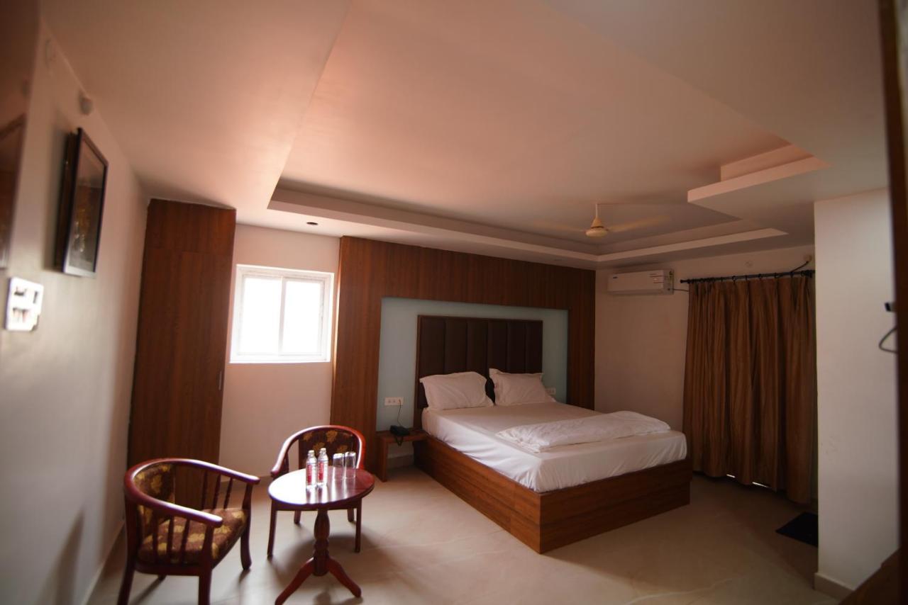 Siriki Resorts Srungavarapukota Bagian luar foto